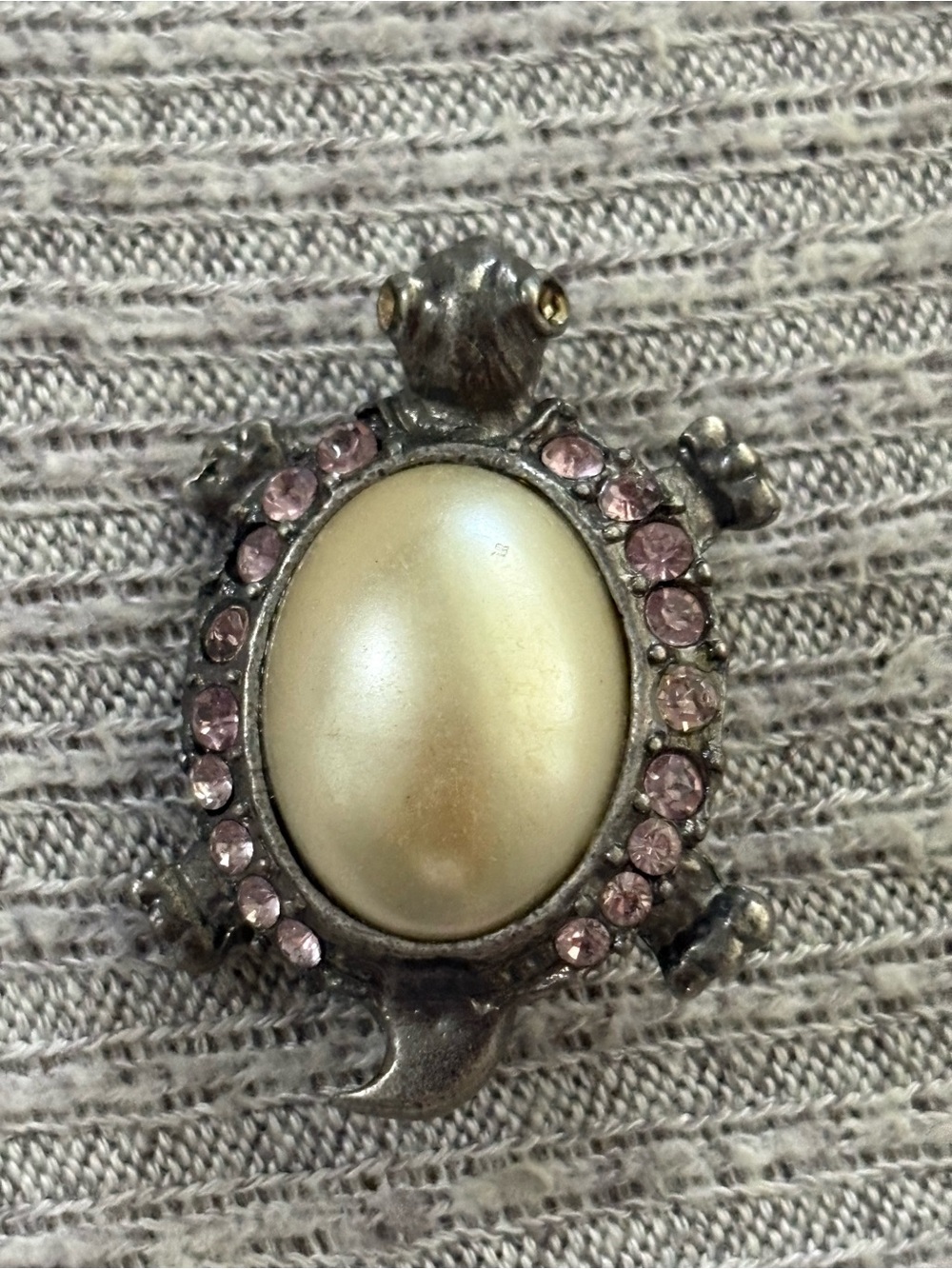 Vintage Giovanni signed dark metal faux pearl turtle brooch w pink rhinestones